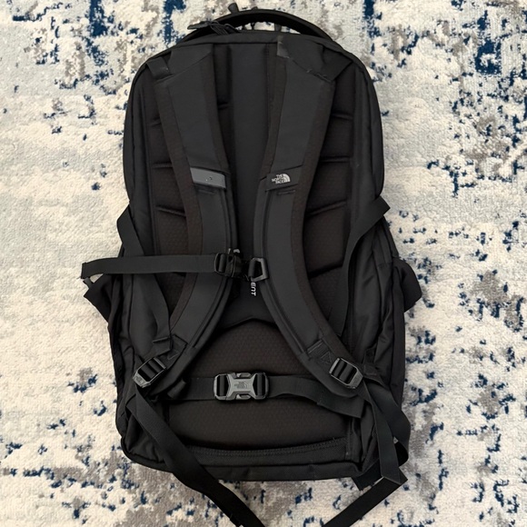 The North Face Router Backpack Black Laptop School Travel - Picture 2 of 6